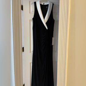 Elegant Black and White Sleeveless Dress